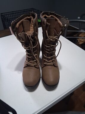 Ashley Blue Tan Lace-Up Ankle Boots with Shearling Trim